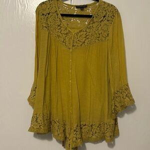 Zac & Rachel Woman Mustard color long sleeve tunic blouse in 2X with lace trim
